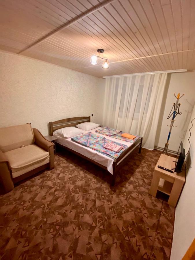 Pid Skeleyu Hotel Lazeshchyna Eksteriør billede